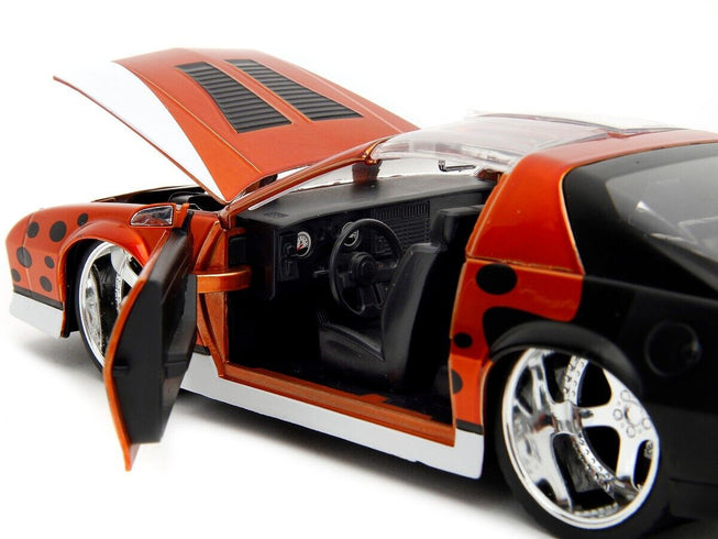 1985 CHEVROLET CAMARO Z/28 & CHESTER CHEETAH FIGURE "CHEETOS" 1/24 JADA 34384 - Chicano Spot